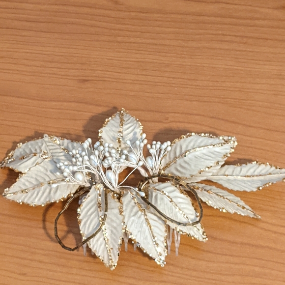 Fashion floral hair accessory - Picture 2 of 4